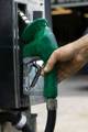 بازی سیاسی با «بنزین» به قیمت جان مردم / ماده ممنوعه MMT در بنزین‌های وارداتی + سند