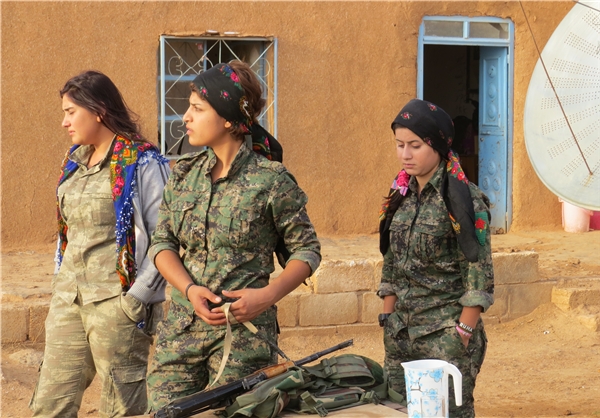 زنان مبارز کرد درخط مقدم مبارزه با داعش+عکس