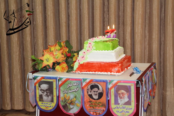 طبخ کیک به مناسبت دهه فجر در رفسنجان+ عکس