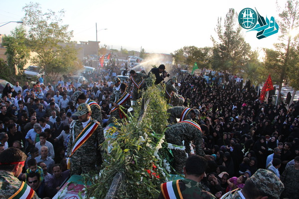 استقبال پر شور مردم رفسنجان از شهدای غواص و خط شکن