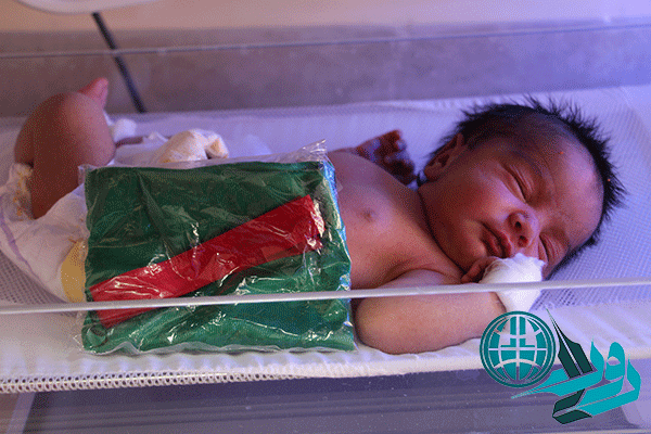 اهداء لباس شیرخوارگان حسینی به نوزادان بیمار رفسنجانی