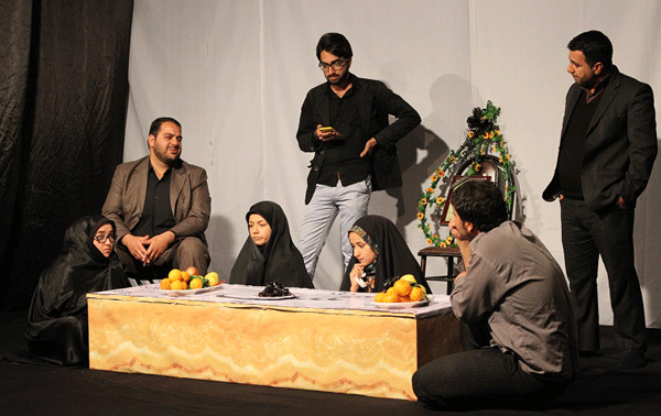 نمایش دوبلکس کاری از هنرمندان اناری در رفسنجان روی صحنه می‌رود