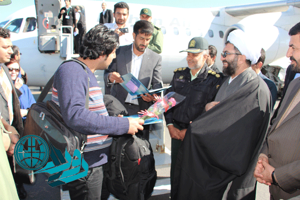 مسافران پرواز تهران – رفسنجان در فرودگاه رفسنجان هدیه گرفتند