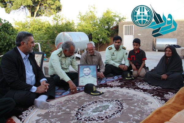 دیدار مسئولان انتظامی شهرستان رفسنجان با خانواده شهدا+ عکس