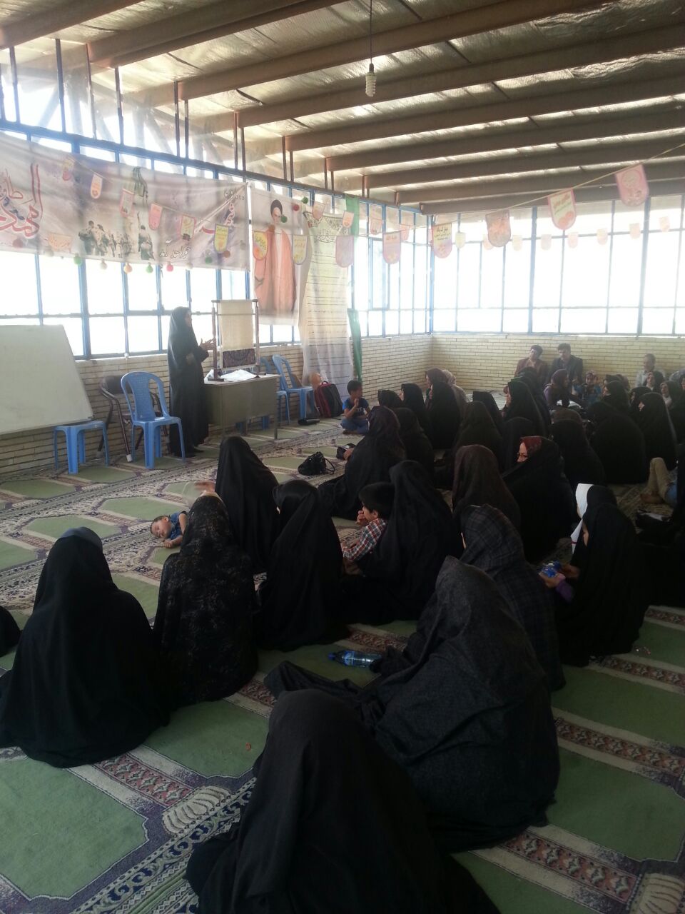 آموزش بهبافی برای ۱۰۰ زن قالیباف منطقه درّه در توسط کمیته امداد رفسنجان