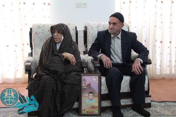 دیدار مسؤولان رفسنجان با خانواده شهدا و جانبازان در دهه فجر/عکس
