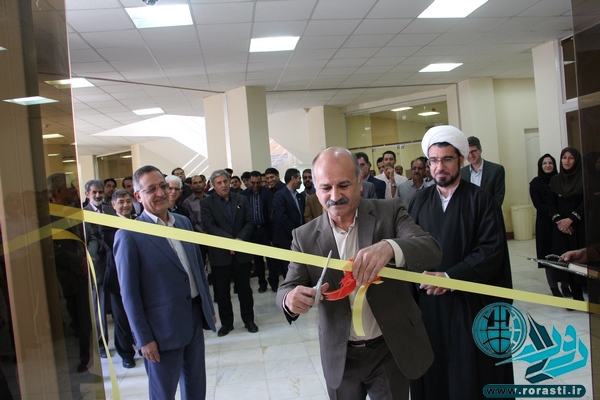 افتتاح نمایشگاه کتاب دانشگاه ولیعصر / عکس