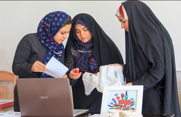 زینب کبیریان: هدفم احیای صنایع دستی زنانه در رفسنجان است