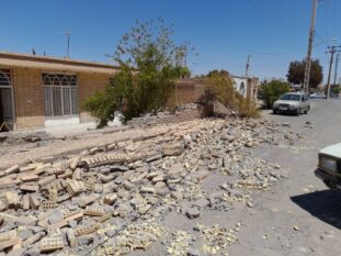 تخریب دیوارهای ۳ واحد مسکونی در رفسنجان و توضیحات سرپرست شهرداری و مالک+تصاویر
