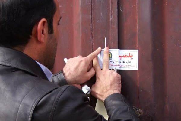 پلمب انبارهای نگهداری پسته های امانی کشاورزان رفسنجانی در تهران در سایه سکوت و بی تفاوتی مسئولان