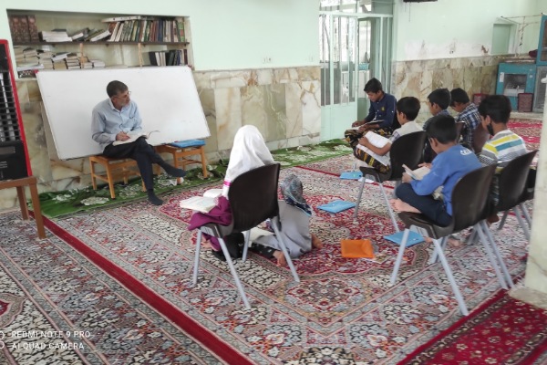 معلم بازنشسته رفسنجانی کودکان افغانستانی را زیر چتر خود گرفت