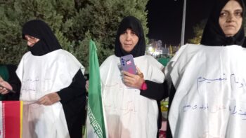 بانوان کفن‌پوش رفسنجانی چشم به راه انتقام سخت خون رهبری