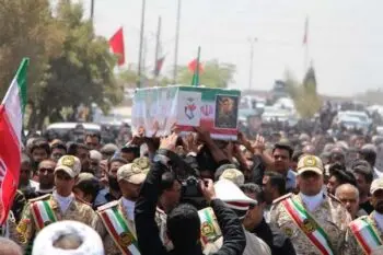 مراسم باشکوه تشییع پیکرهای مطهر سه شهید سرباز در رفسنجان+عکس